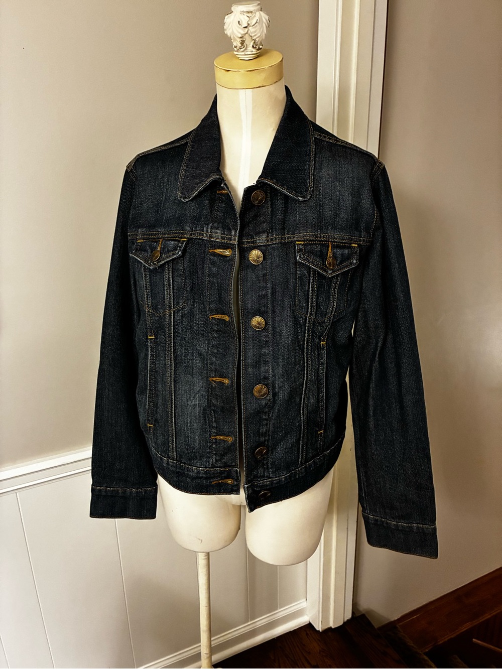 Women’s Signature Levi’s Dark Wash Trucker Denim Jacket